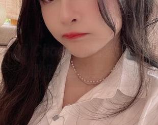 打卡MiMi Chan：办公室无圣光写真，职业女王的另一面